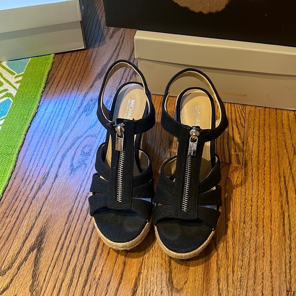 MICHAEL KORS WEDGES